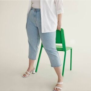 Penningtons Curvy Fit Denim Capri Light Wash Jeans d/C Plus Size 24 Stretch